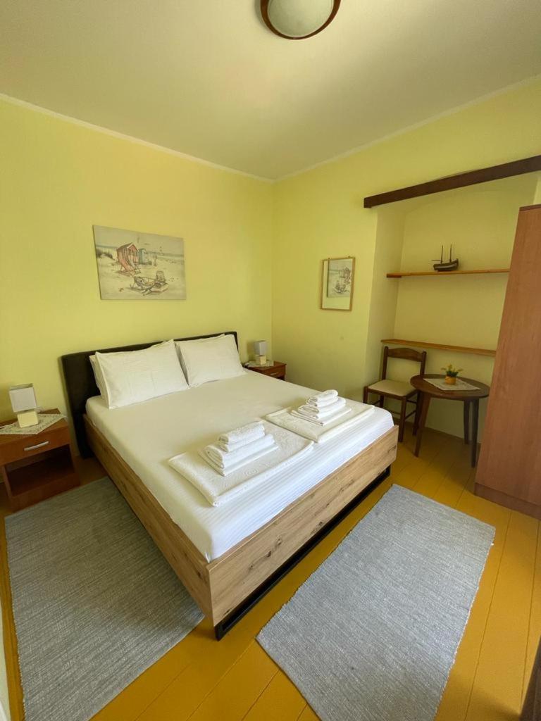Mediterranean Holiday House & Apartments Kotor Pokoj fotografie